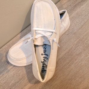 NEW Comfy slip on boat shoes